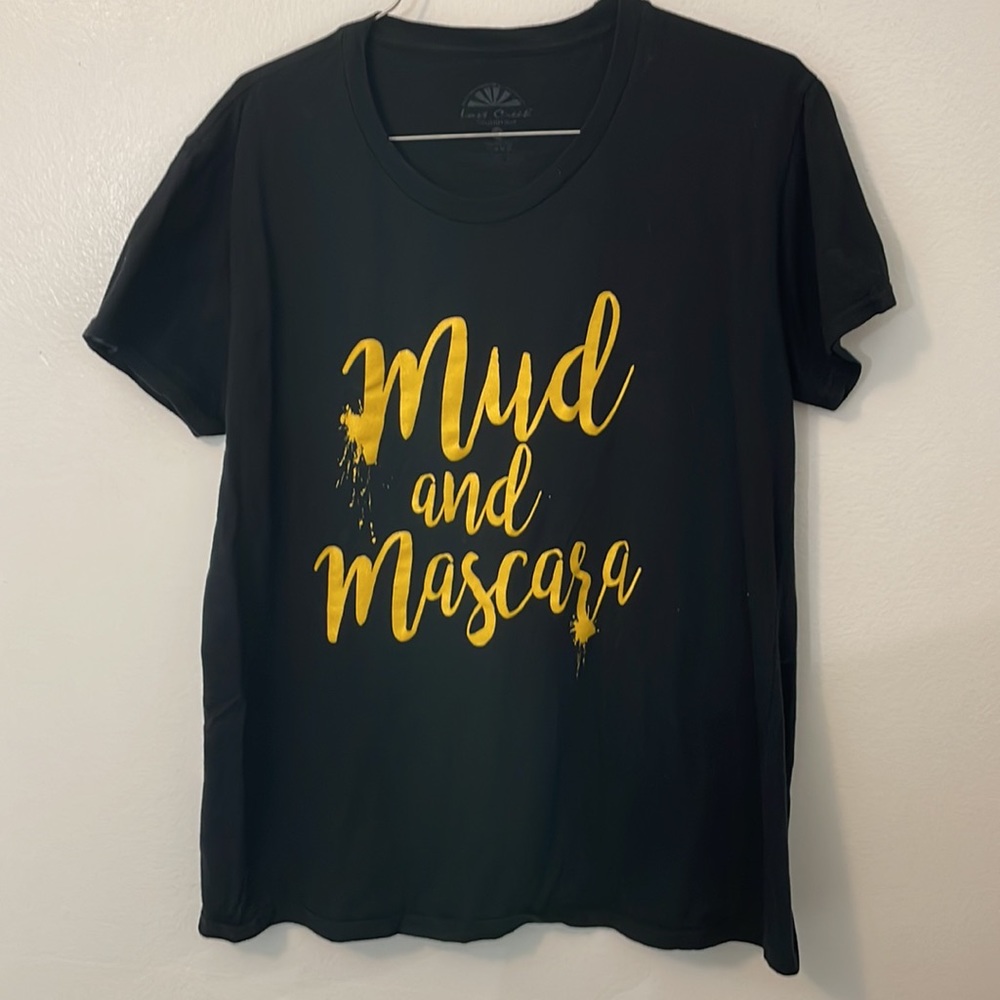 Lost Creek Outfitters XL black t shirt Mud and Mascara gold lettering